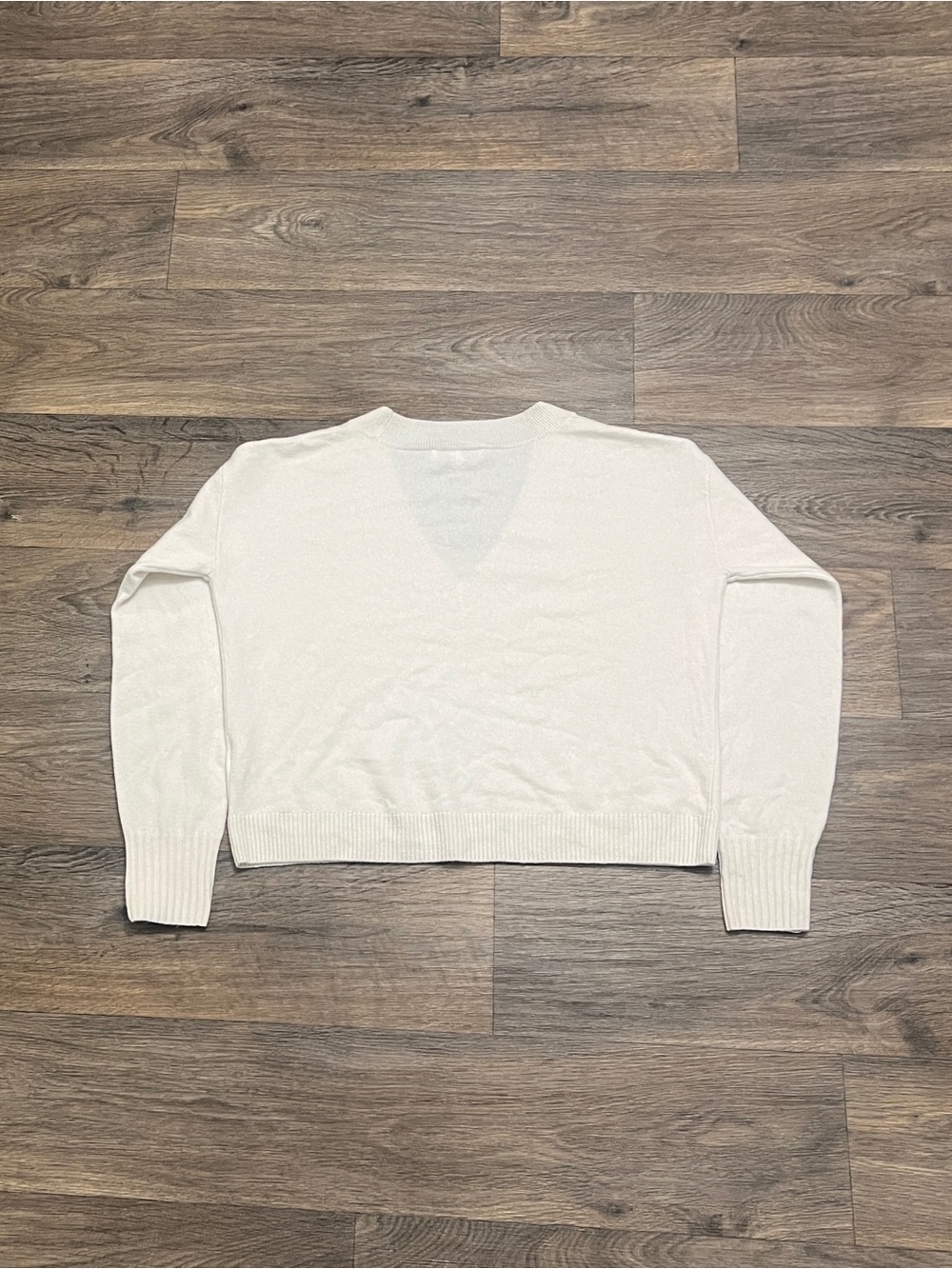 Intermix 100% Cashmere Elroy V-Neck Cashmere Sweater Size Medium Cream Ivory - Picture 8 of 8